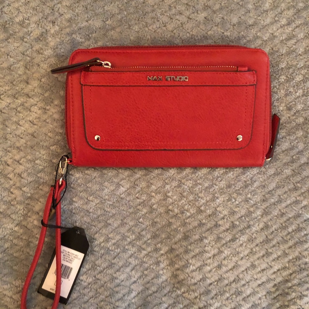 Max studio wallet